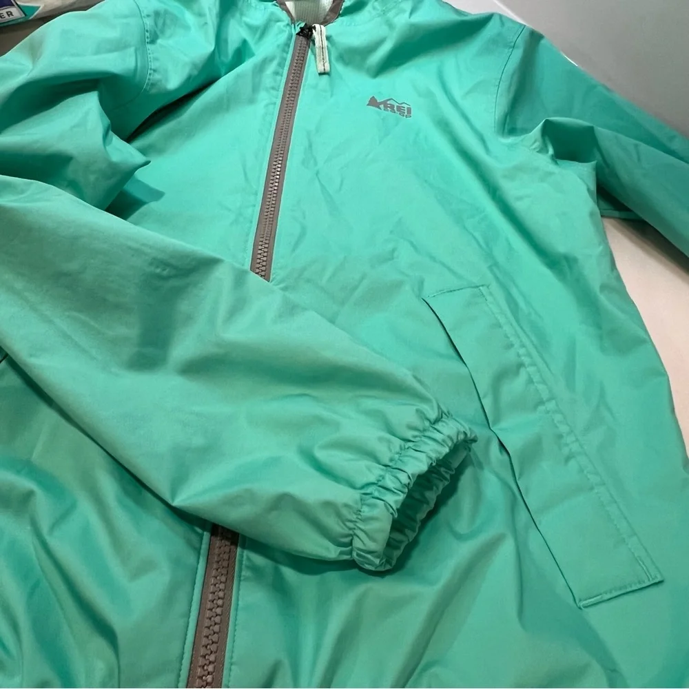 REI CO-OP Kids Medium 10-12 Groundbreaker Rain Wind Jacket hood green/grey light